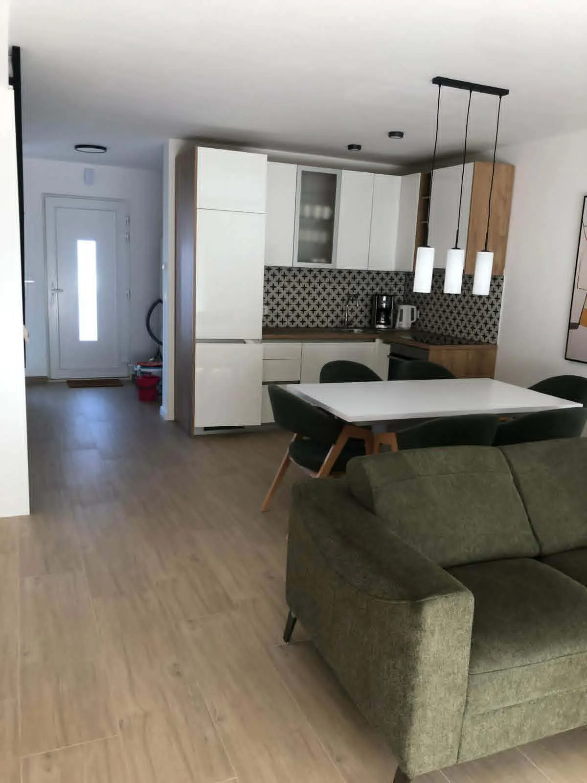 Apartman Ana — Svijetli dnevni boravak s kuhinjom