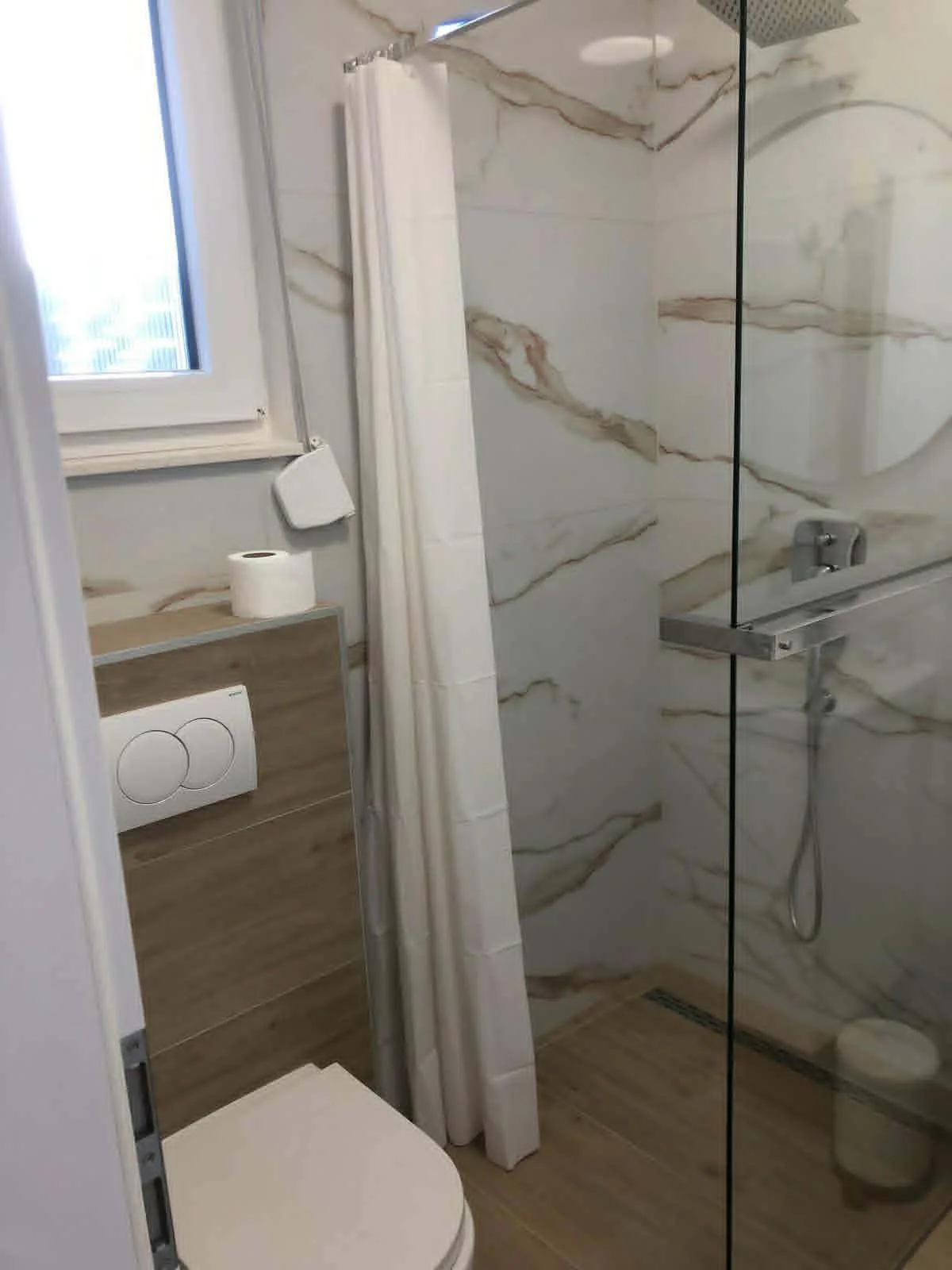 Apartman Ana — Kupaonica s walk-in tušem
