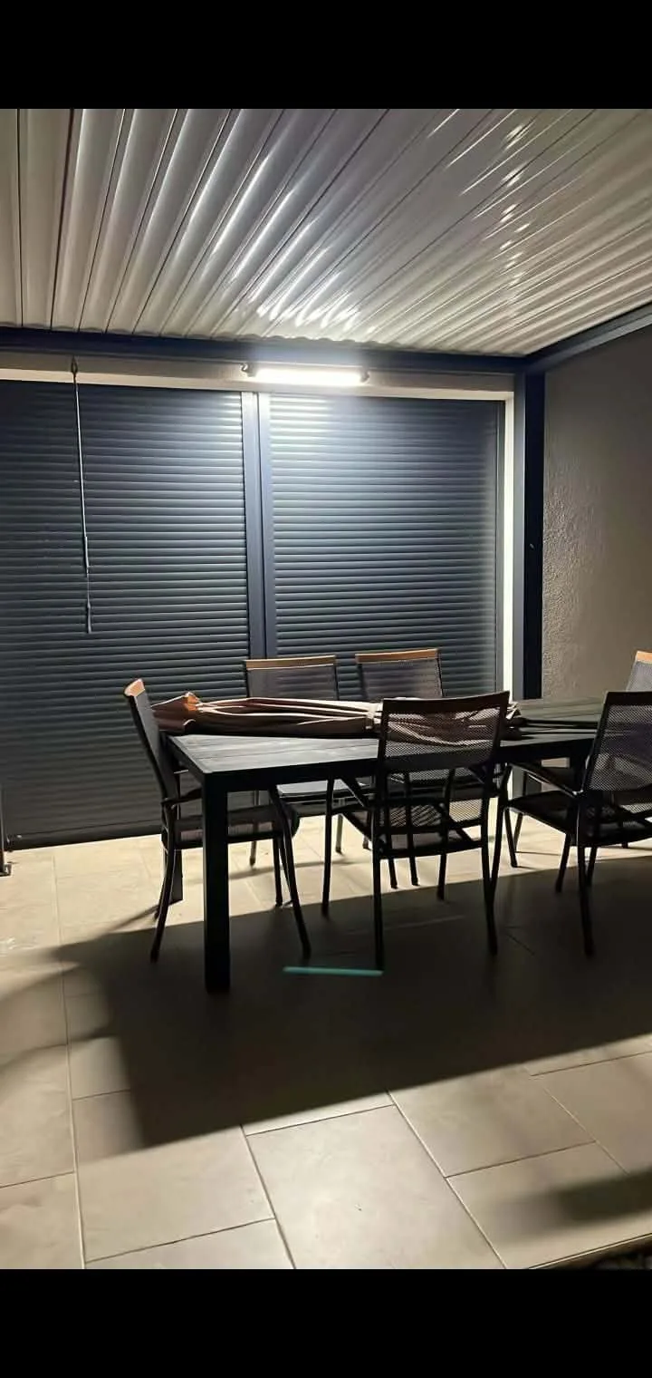 Apartman Ana — Natkrivena terasa za objedovanje